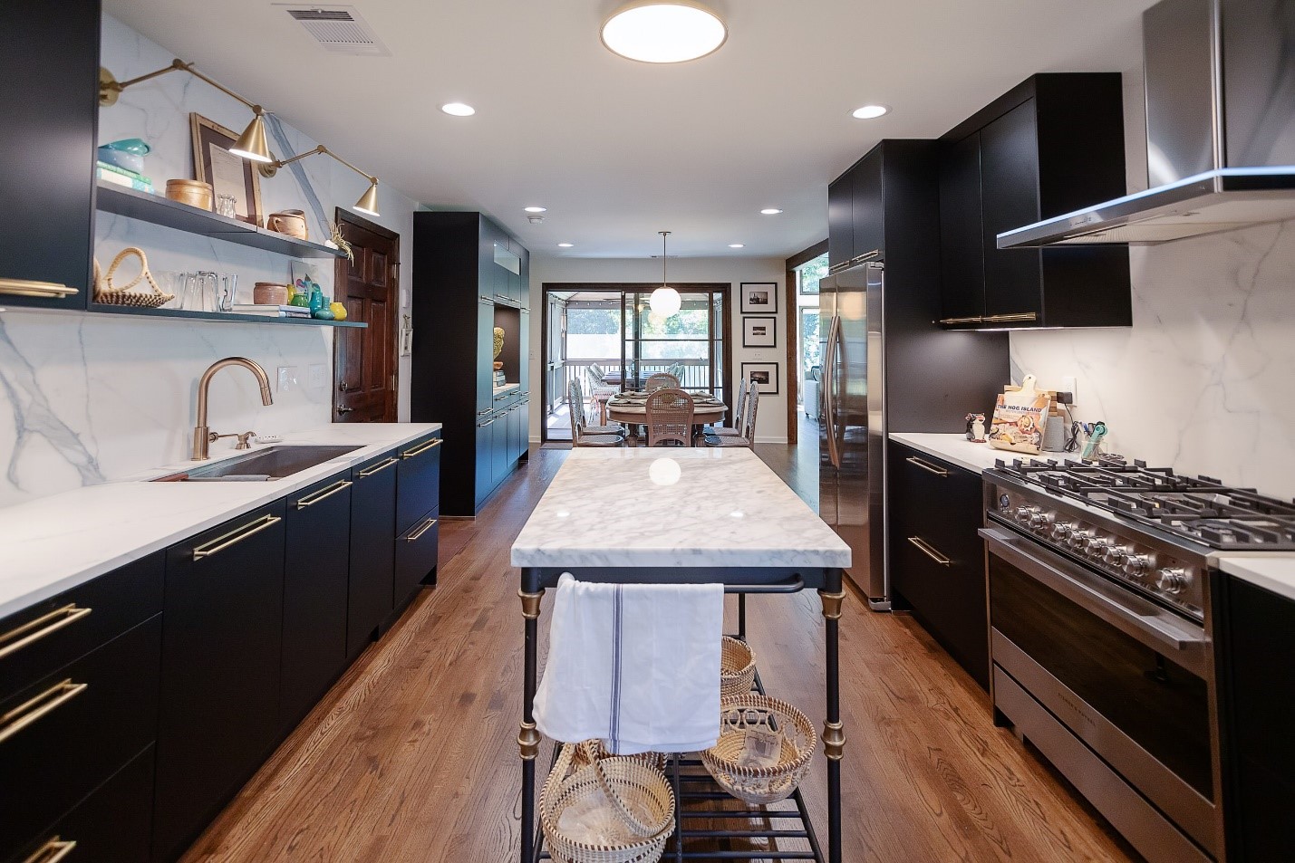 Black and White Kitchen