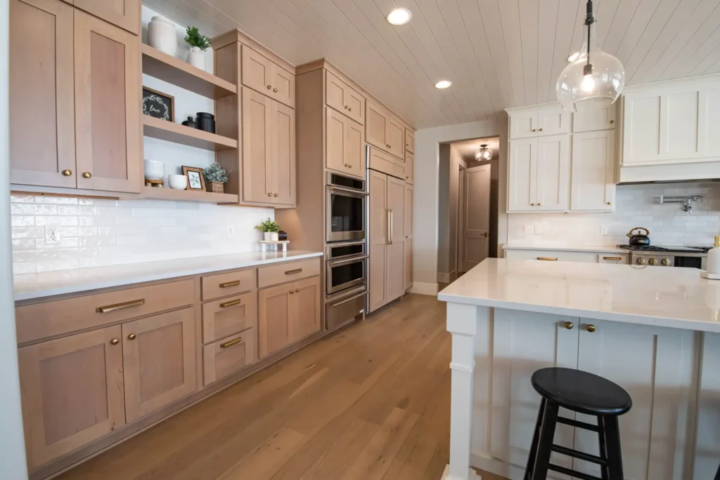 tips for choosing right cabinet colors