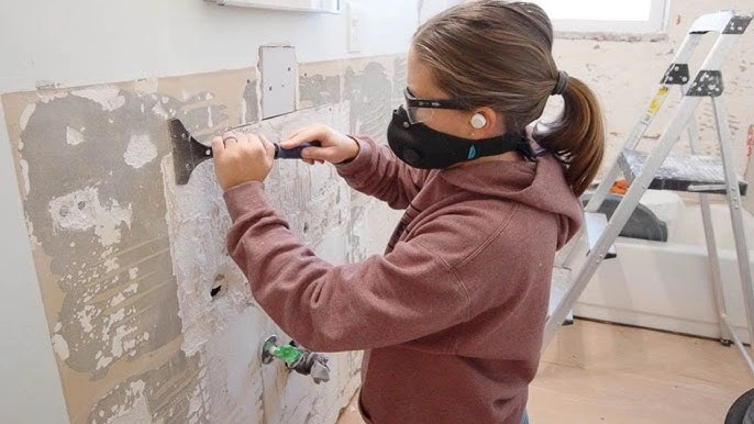 fixing and repairing plaster walls