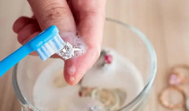how to clean jewelry feature